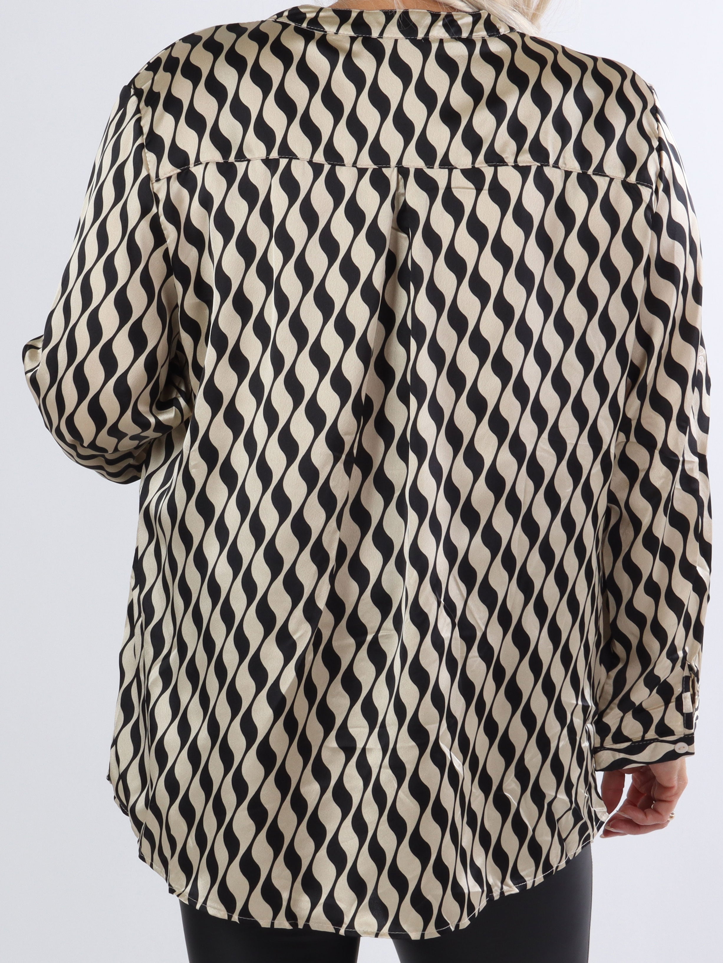 Leona - Flerfarvet mønstret skjorte i silkelook